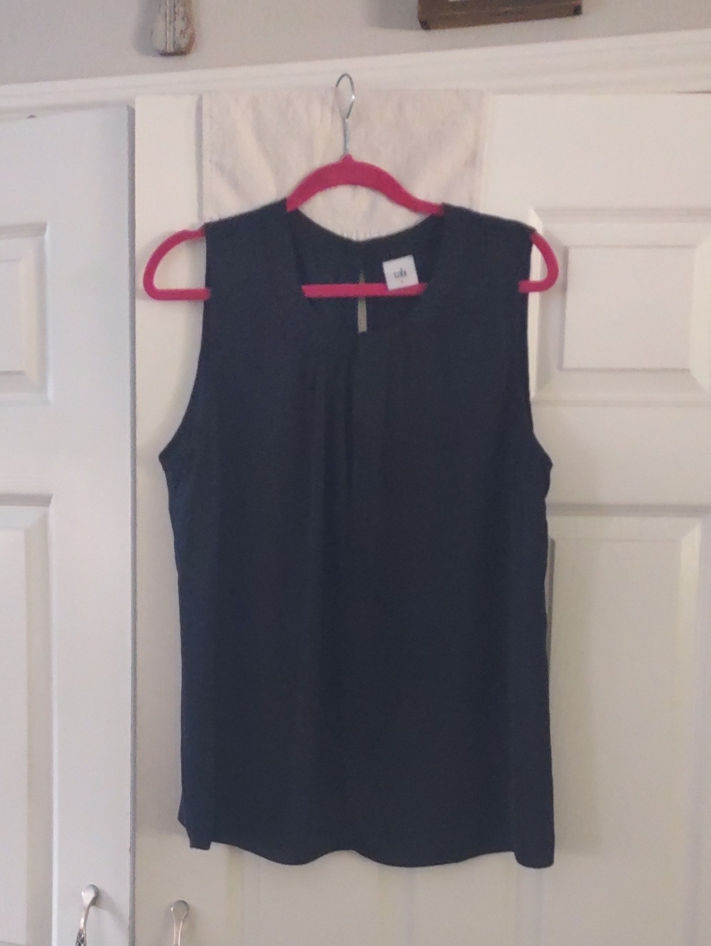 cabi Navy Sleeveless Pleated Neck Camisole Keyhole Back Size Large